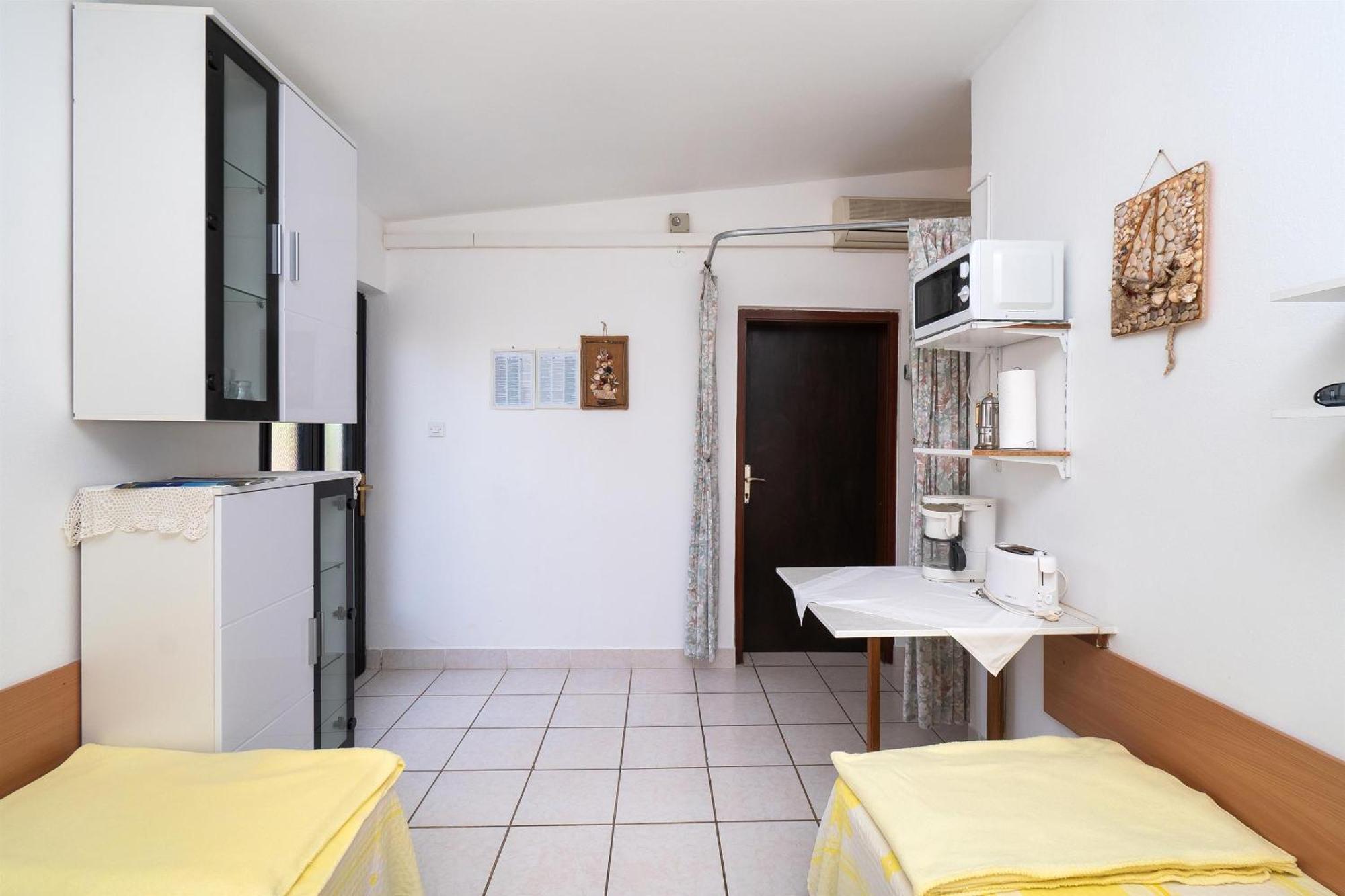 Apartments Stefani Vir Exterior photo